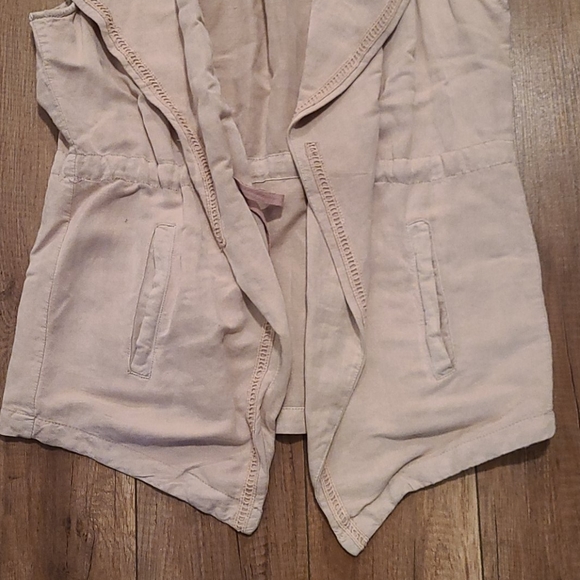 Utility Vest - Picture 5 of 9